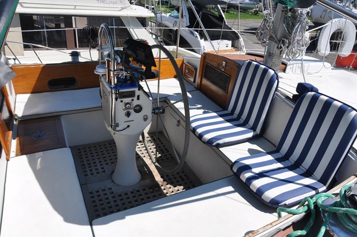 1986 Whitby 42 Ketch Photo 16 sur 46