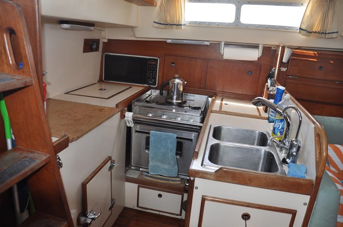1986 Whitby 42 Ketch Photo 26 sur 46