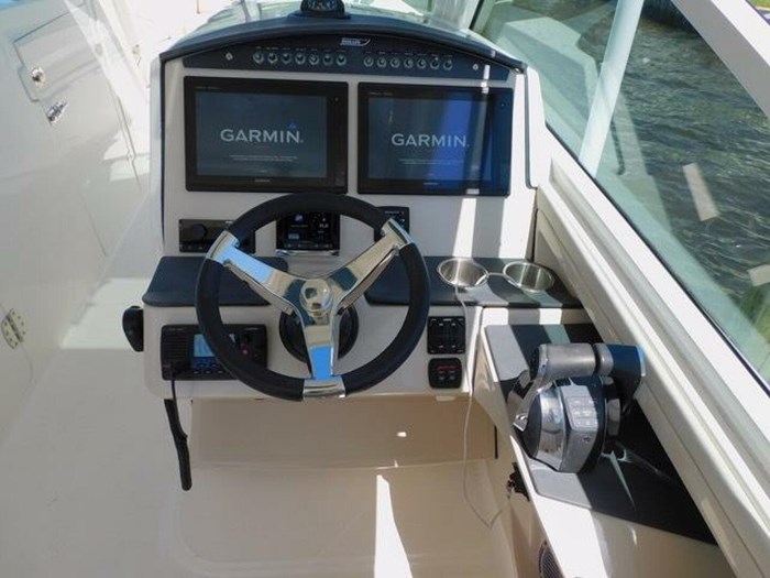 2016 Boston Whaler Photo 11 sur 27