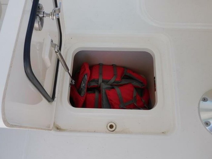 2016 Boston Whaler Photo 24 sur 27