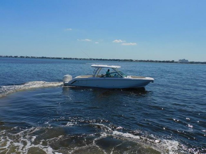 2016 Boston Whaler Photo 2 sur 27