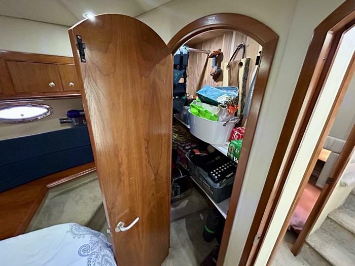 2005 Cruisers Yachts 455 Express Motor Yacht Photo 34 sur 58