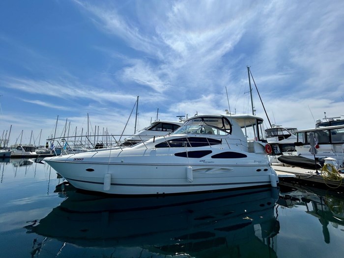 2005 Cruisers Yachts 455 Express Motor Yacht Photo 1 sur 58