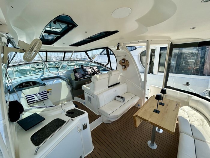2005 Cruisers Yachts 455 Express Motor Yacht Photo 13 sur 58
