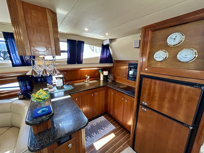 2005 Cruisers Yachts 455 Express Motor Yacht Photo 25 sur 58