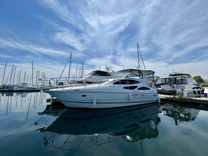 2005 Cruisers Yachts 455 Express Motor Yacht Photo 3 sur 58