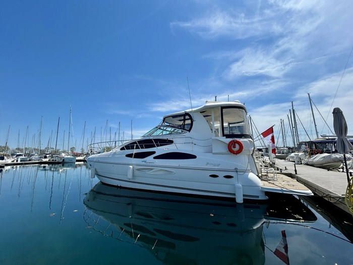 2005 Cruisers Yachts 455 Express Motor Yacht Photo 4 sur 58