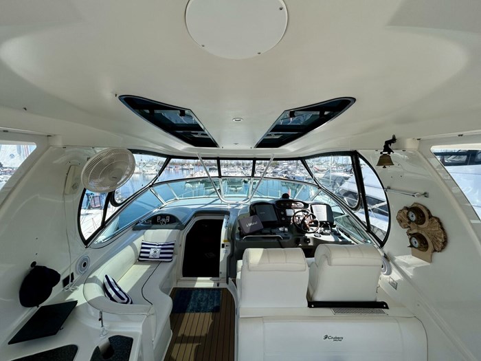 2005 Cruisers Yachts 455 Express Motor Yacht Photo 49 sur 58