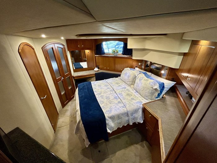 2005 Cruisers Yachts 455 Express Motor Yacht Photo 38 sur 58