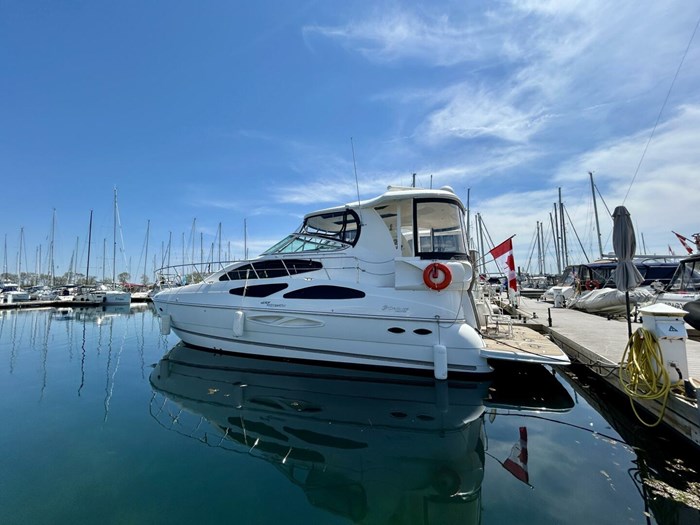 2005 Cruisers Yachts 455 Express Motor Yacht Photo 5 sur 58