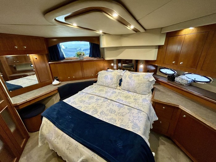 2005 Cruisers Yachts 455 Express Motor Yacht Photo 39 sur 58