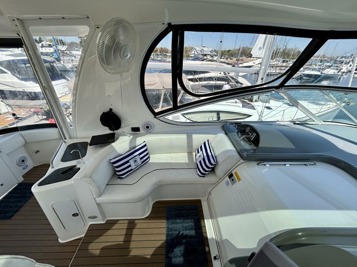 2005 Cruisers Yachts 455 Express Motor Yacht Photo 17 sur 58