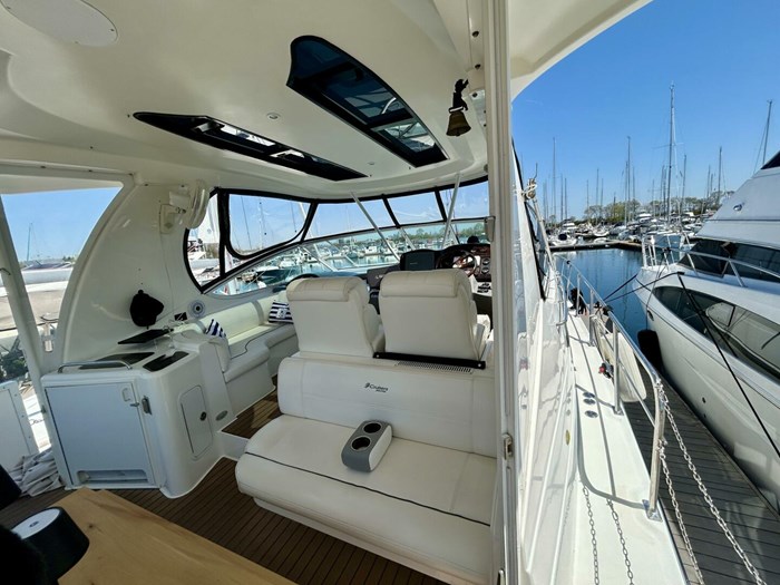 2005 Cruisers Yachts 455 Express Motor Yacht Photo 18 sur 58