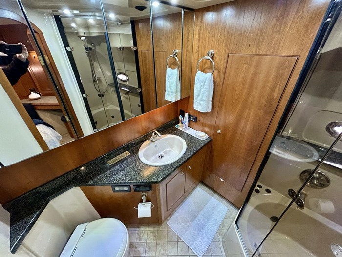 2005 Cruisers Yachts 455 Express Motor Yacht Photo 41 sur 58