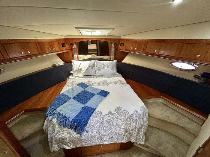 2005 Cruisers Yachts 455 Express Motor Yacht Photo 31 sur 58