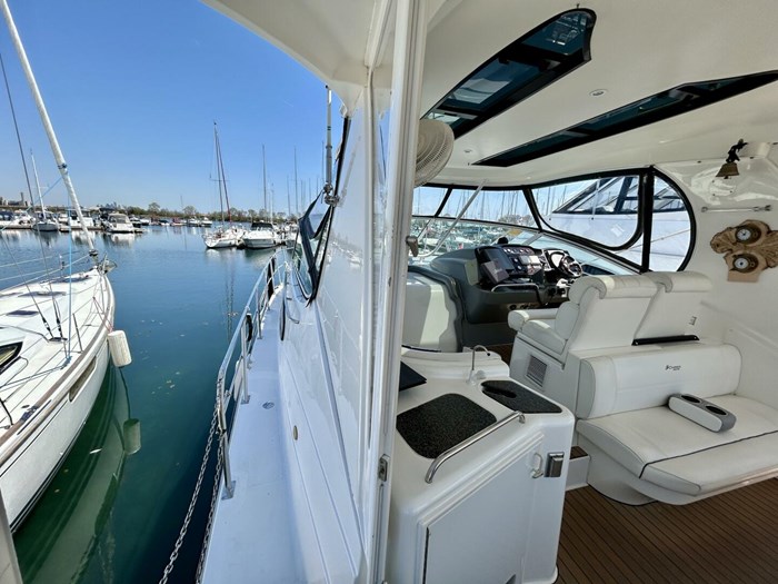 2005 Cruisers Yachts 455 Express Motor Yacht Photo 19 sur 58