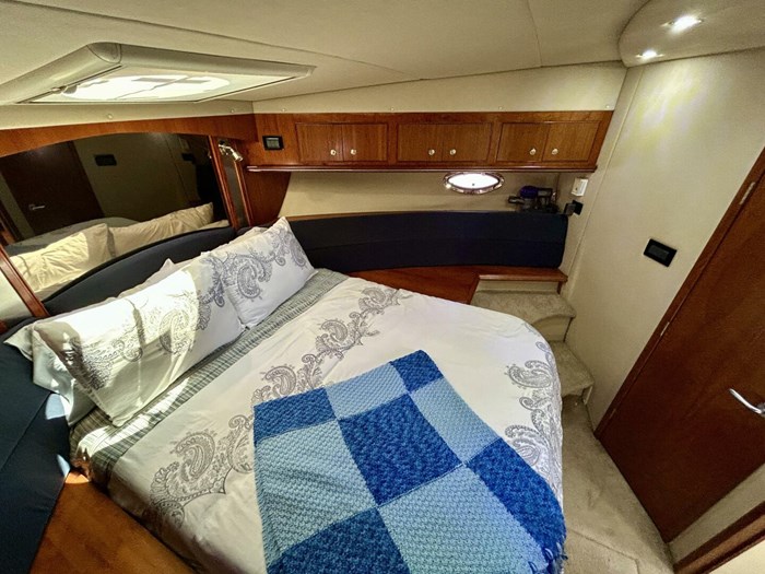2005 Cruisers Yachts 455 Express Motor Yacht Photo 33 sur 58