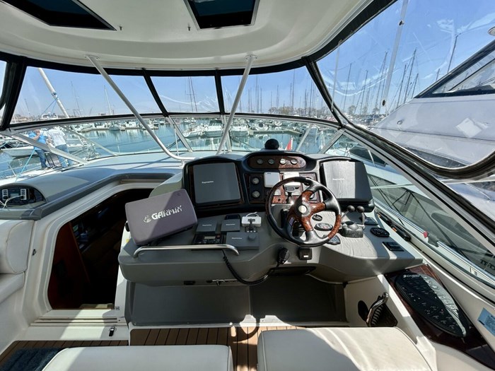 2005 Cruisers Yachts 455 Express Motor Yacht Photo 20 sur 58