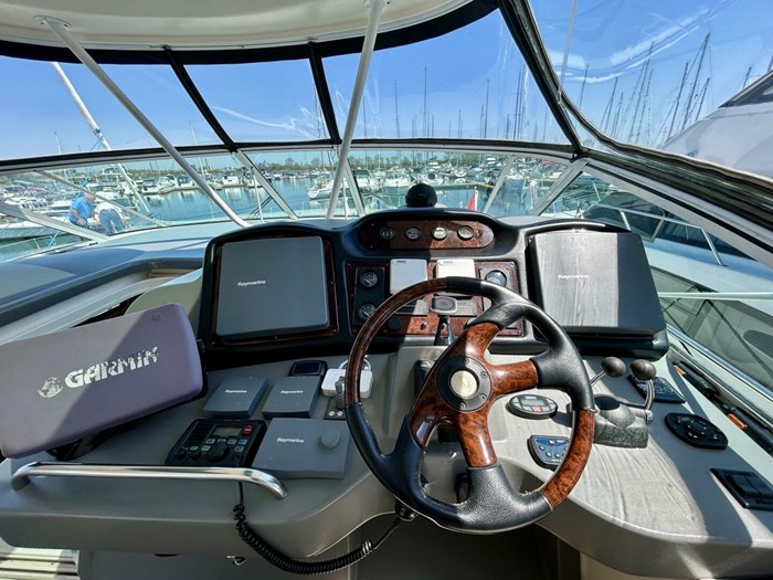 2005 Cruisers Yachts 455 Express Motor Yacht Photo 21 sur 58