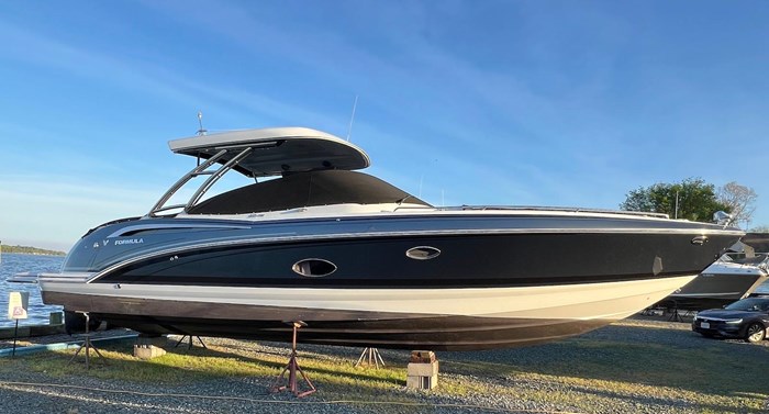 2015 Formula 350 Crossover Bowrider Photo 1 sur 37
