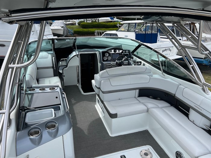 2015 Formula 350 Crossover Bowrider Photo 11 sur 37