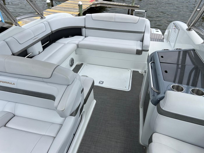 2015 Formula 350 Crossover Bowrider Photo 17 sur 37