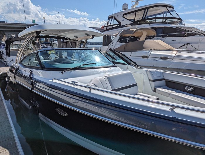 2015 Formula 350 Crossover Bowrider Photo 3 sur 37