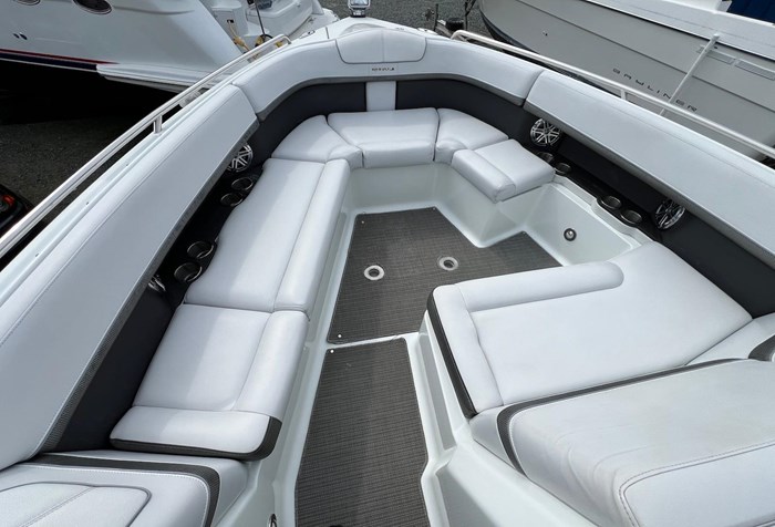 2015 Formula 350 Crossover Bowrider Photo 18 sur 37