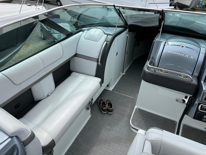 2015 Formula 350 Crossover Bowrider Photo 14 sur 37