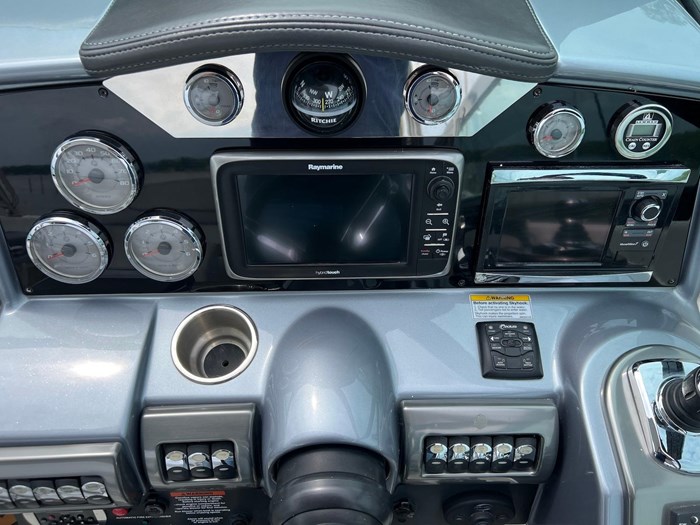 2015 Formula 350 Crossover Bowrider Photo 20 sur 37