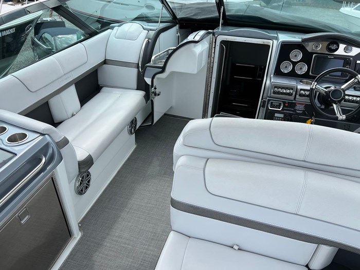 2015 Formula 350 Crossover Bowrider Photo 15 sur 37