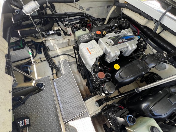 2015 Formula 350 Crossover Bowrider Photo 35 sur 37