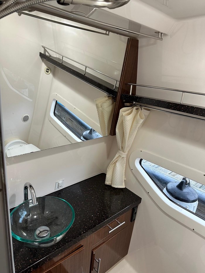 2015 Regal 32 Express Photo 22 sur 23