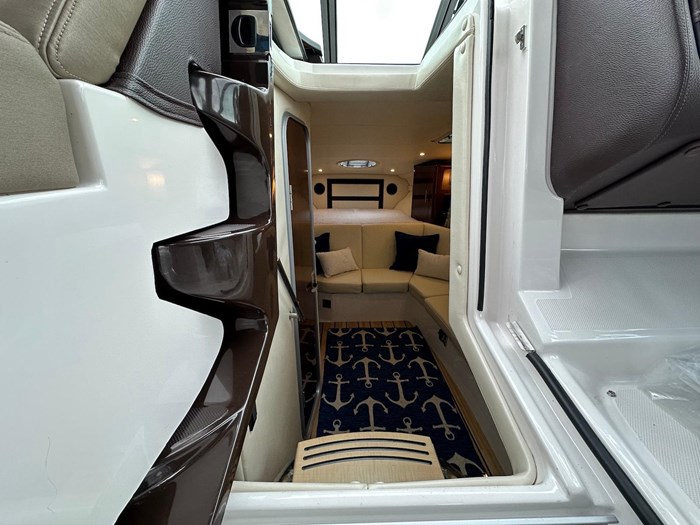 2015 Regal 32 Express Photo 16 sur 23
