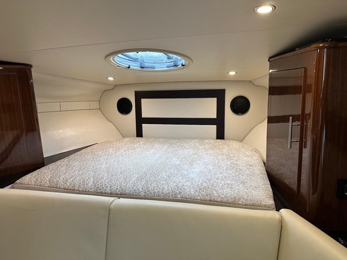 2015 Regal 32 Express Photo 19 sur 23