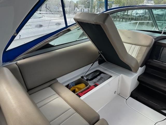 2015 Regal 32 Express Photo 12 sur 23