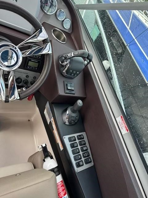 2015 Regal 32 Express Photo 15 sur 23