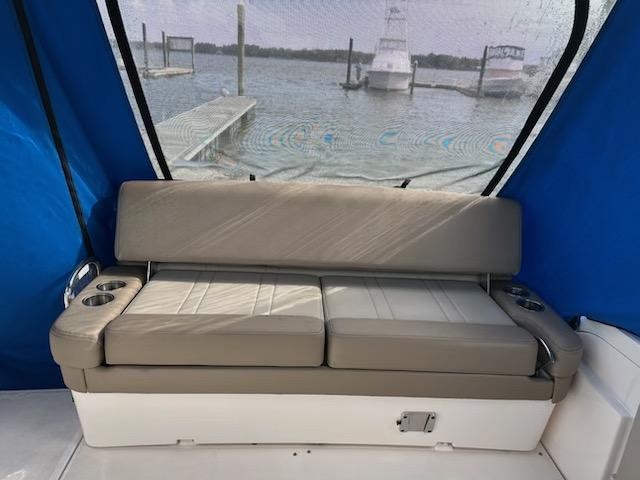 2015 Regal 32 Express Photo 10 sur 23
