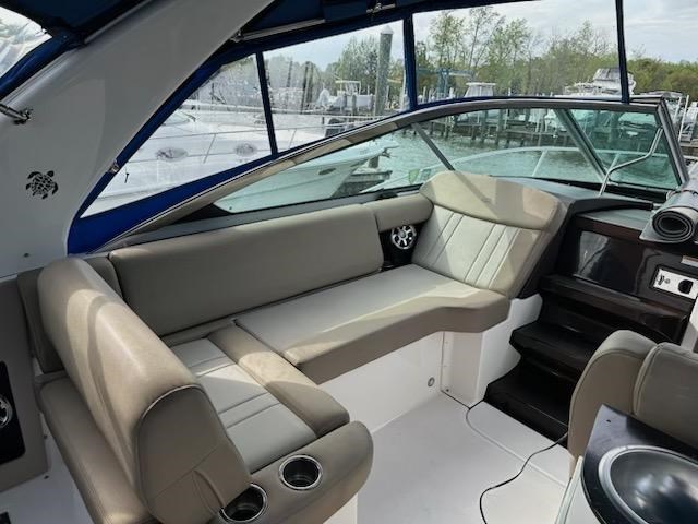 2015 Regal 32 Express Photo 8 sur 23