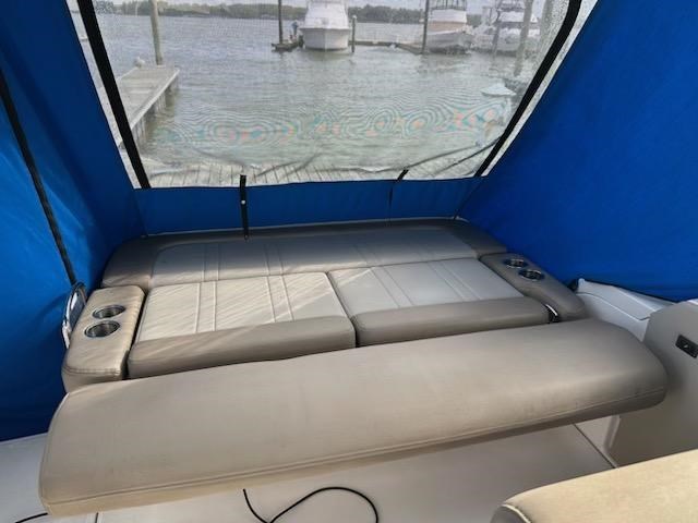 2015 Regal 32 Express Photo 11 sur 23