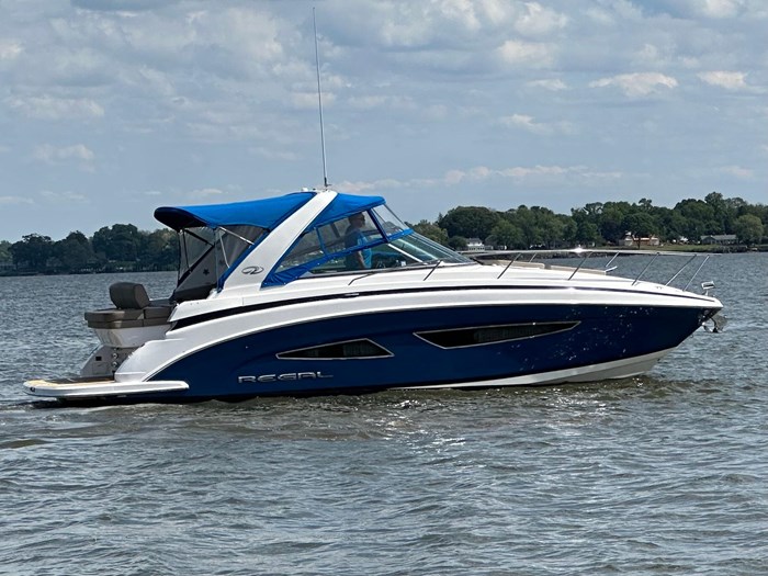 2015 Regal 32 Express Photo 5 sur 23