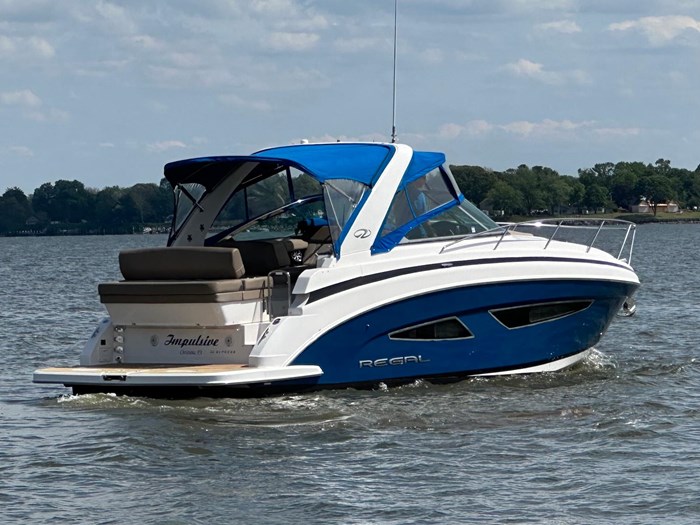 2015 Regal 32 Express Photo 2 sur 23
