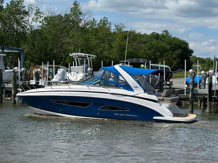 2015 Regal 32 Express Photo 3 sur 23