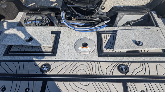 2025 Smoker Craft Adventure 188 DC Pro Contour Suzuki DF175 Photo 12 sur 32
