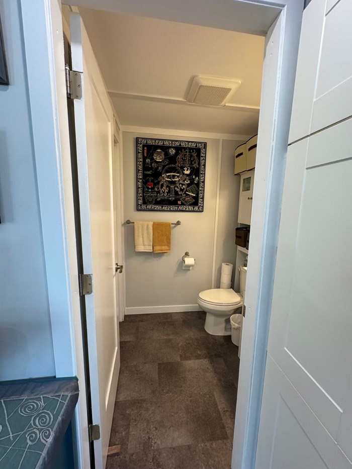 2020 Custom 1 Bedroom, 2 Bathroom Floathome Photo 32 sur 59