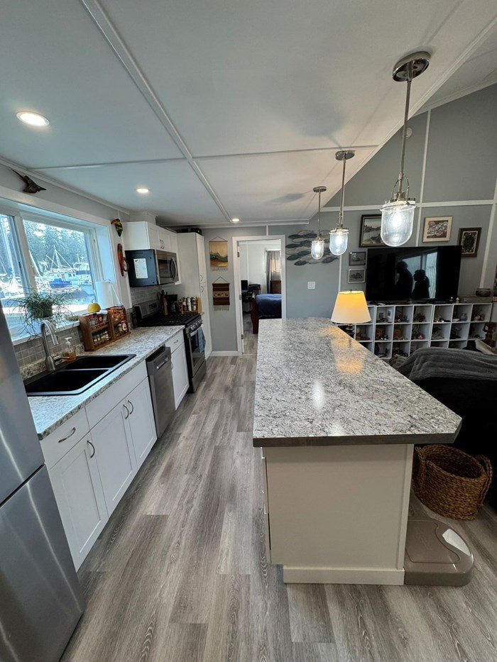 2020 Custom 1 Bedroom, 2 Bathroom Floathome Photo 12 sur 59