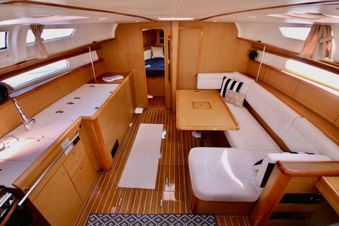 2009 Jeanneau 44i Photo 5 sur 11