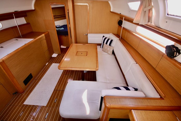 2009 Jeanneau 44i Photo 4 sur 11
