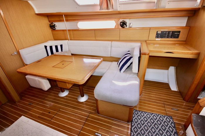 2009 Jeanneau 44i Photo 6 sur 11
