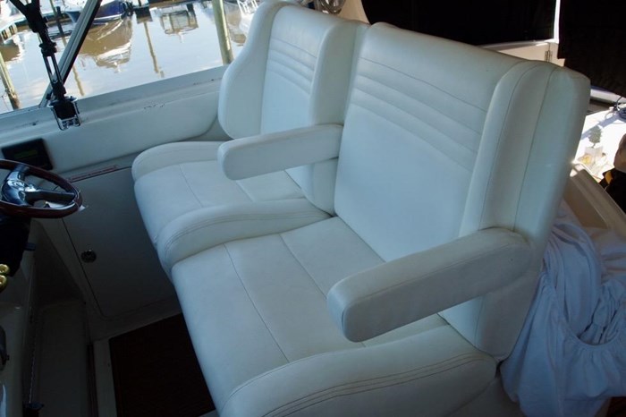 2005 Sea Ray 390 Motor Yacht Photo 11 sur 42